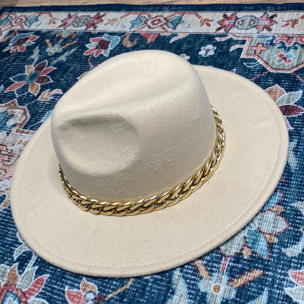 Chain wrap hat